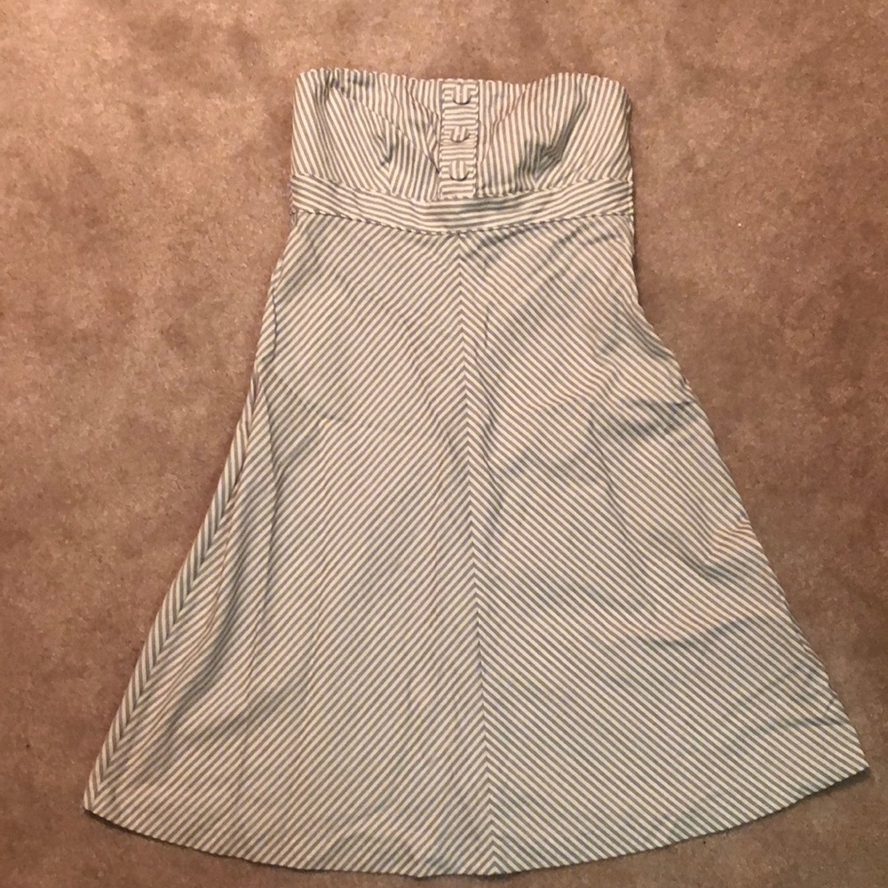 Seersucker white and gray strapless striped dress
